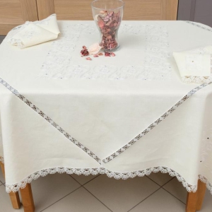Elegant linen tablecloth with handmade bobbin lace decoration